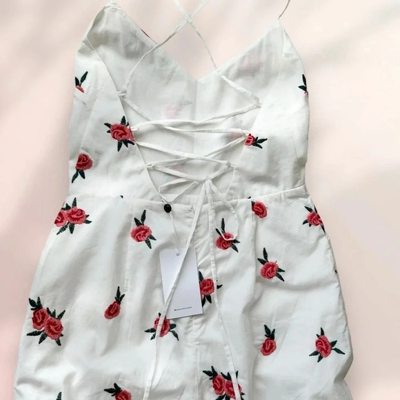 Lovers and Friends Floral Jumpsuit Lace up back White Rose Embroidered Size XS - Picture 4 of 10